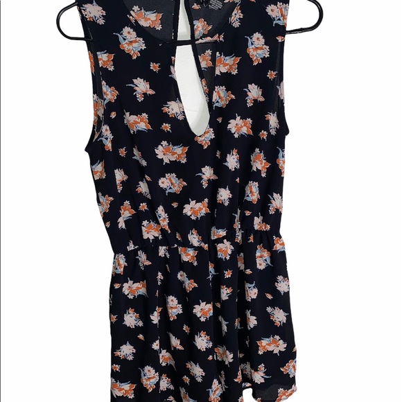 ⭐️💸T.I.M.I.N.G Floral Romper - Picture 3 of 3